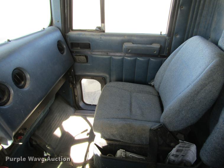 image for item DC8282 1988 International 9300 semi truck