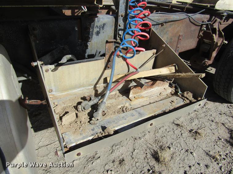 image for item DC8282 1988 International 9300 semi truck