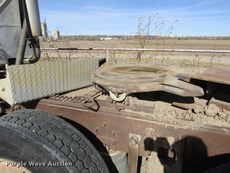 image for item DC8282 1988 International 9300 semi truck