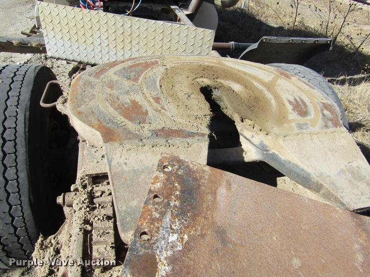 image for item DC8282 1988 International 9300 semi truck