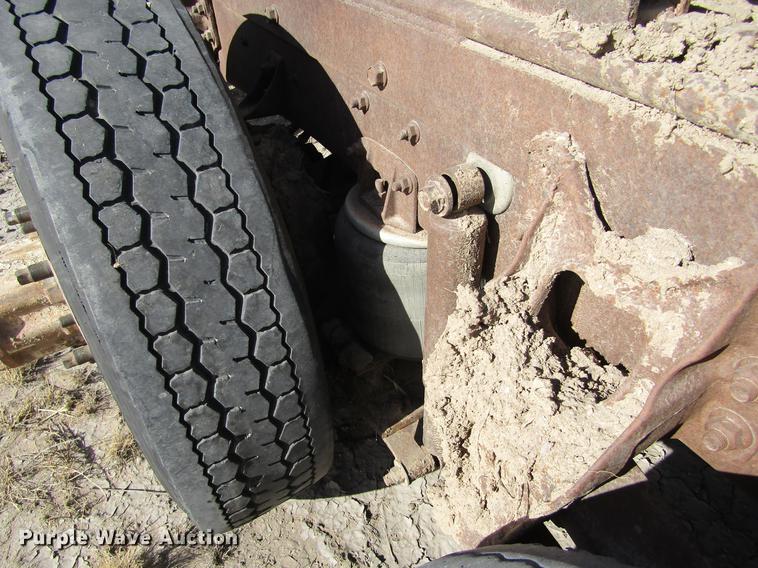 image for item DC8282 1988 International 9300 semi truck