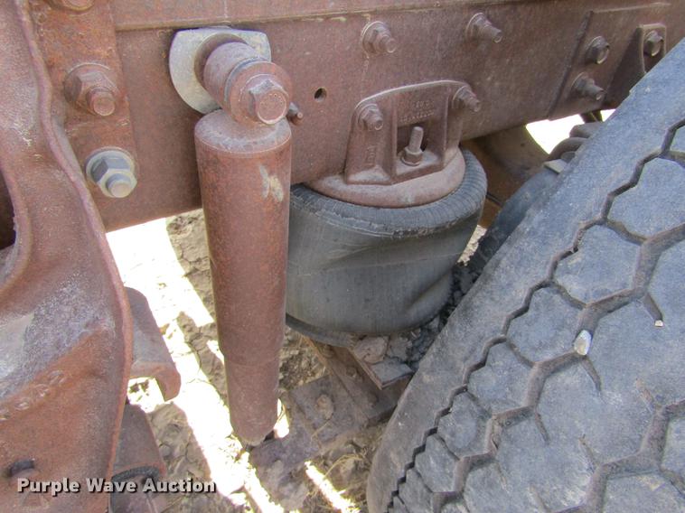 image for item DC8282 1988 International 9300 semi truck