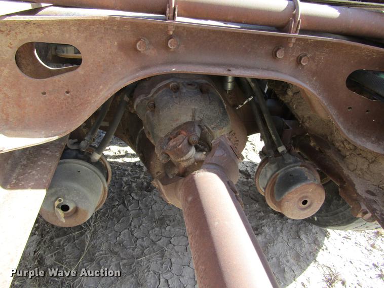 image for item DC8282 1988 International 9300 semi truck