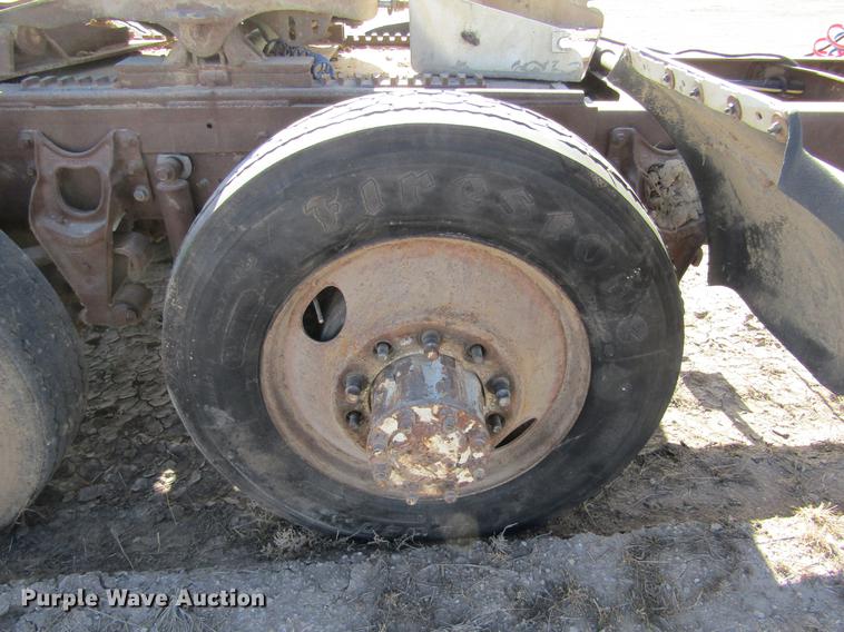 image for item DC8282 1988 International 9300 semi truck