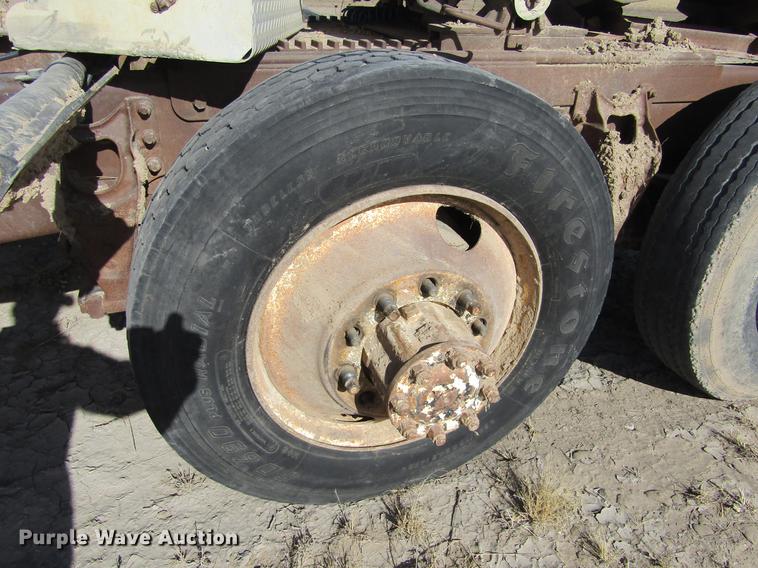 image for item DC8282 1988 International 9300 semi truck