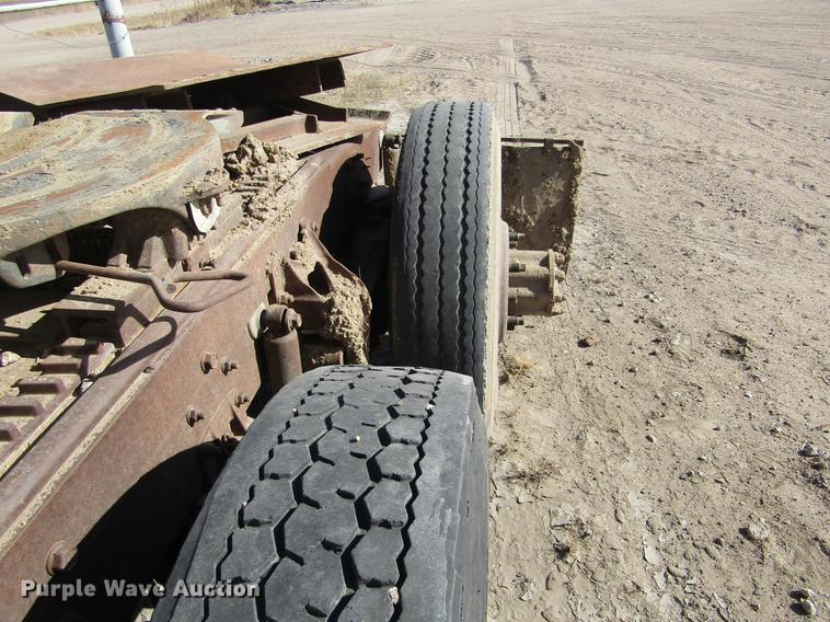 image for item DC8282 1988 International 9300 semi truck