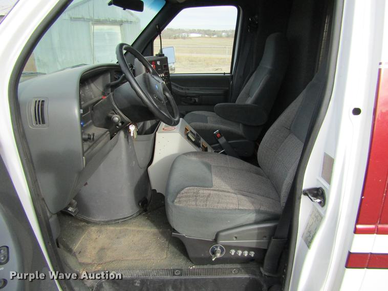 image for item DC8286 1994 Ford Econoline E350 ambulance
