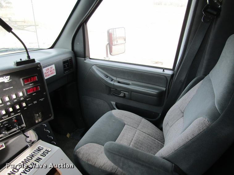 image for item DC8286 1994 Ford Econoline E350 ambulance