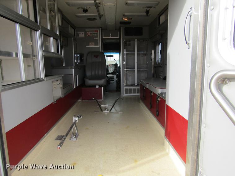 image for item DC8286 1994 Ford Econoline E350 ambulance