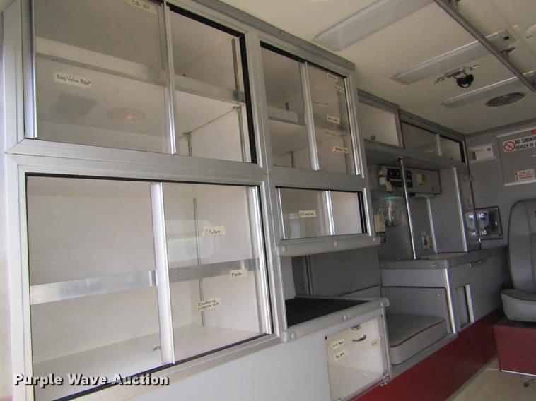 image for item DC8286 1994 Ford Econoline E350 ambulance