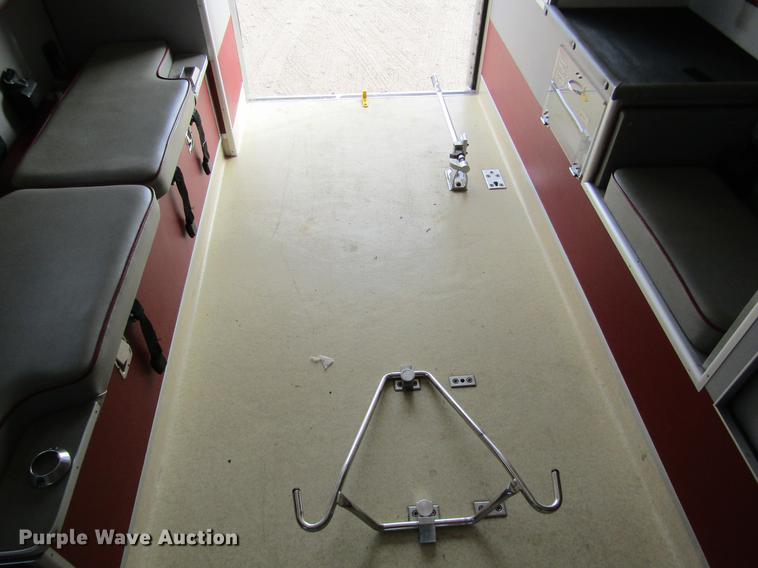image for item DC8286 1994 Ford Econoline E350 ambulance