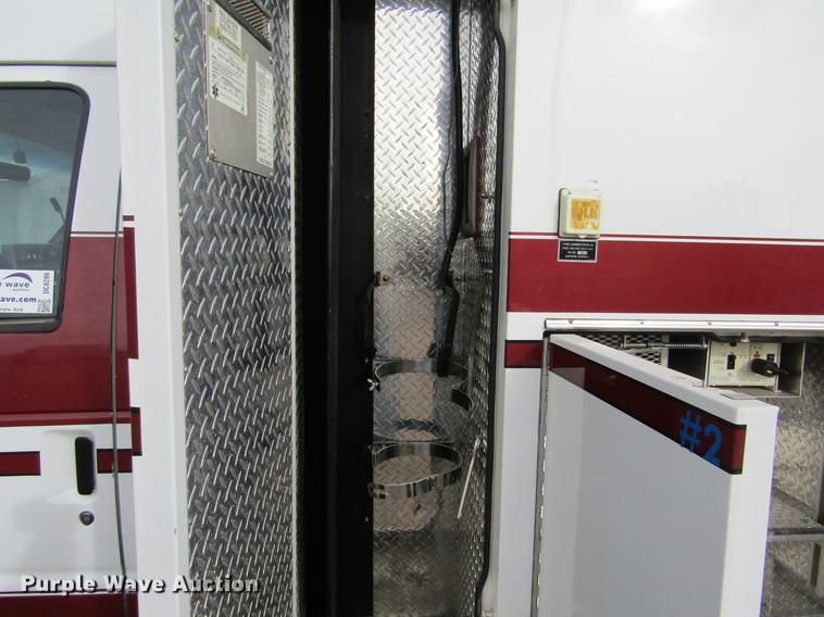 image for item DC8286 1994 Ford Econoline E350 ambulance