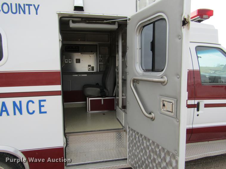 image for item DC8286 1994 Ford Econoline E350 ambulance