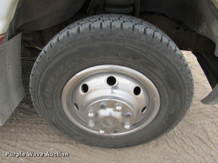 image for item DC8286 1994 Ford Econoline E350 ambulance