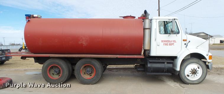 image for item DC8496 1996 International 8100 tank truck