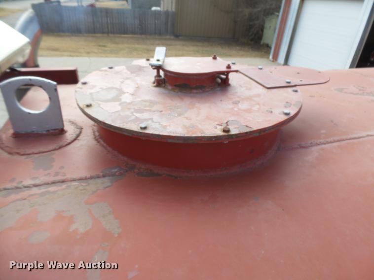 image for item DC8496 1996 International 8100 tank truck