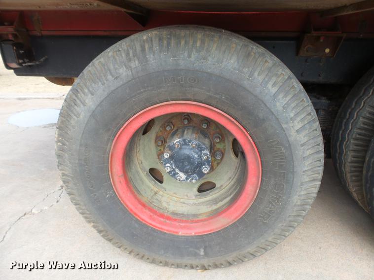 image for item DC8496 1996 International 8100 tank truck