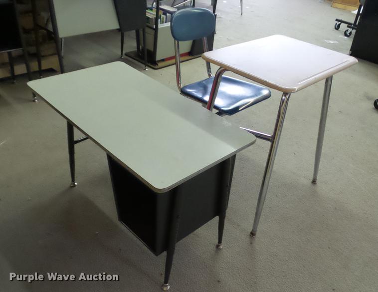 image for item DT9433 Approximately 46 school desks