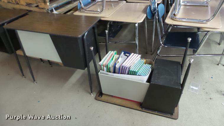 image for item DT9433 Approximately 46 school desks