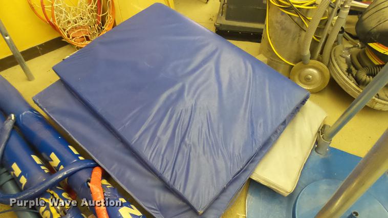 image for item DT9450 Sporting goods