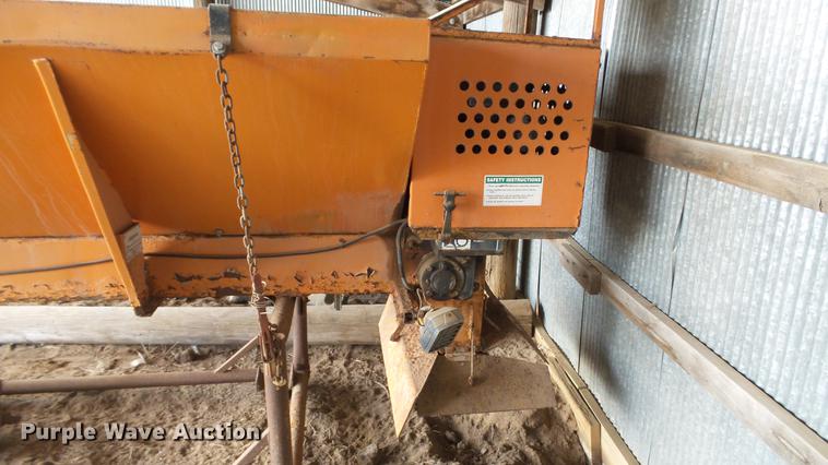 image for item DT9459 Henderson steel spreader