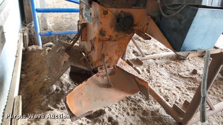 image for item DT9459 Henderson steel spreader