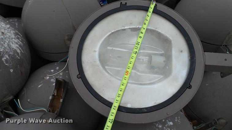 image for item DT9460 Approximately 100 sodium lights