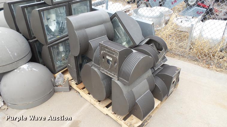 image for item DT9460 Approximately 100 sodium lights