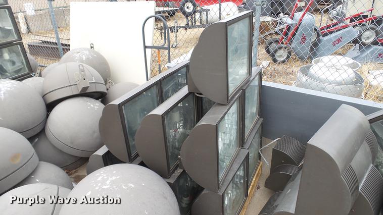 image for item DT9460 Approximately 100 sodium lights