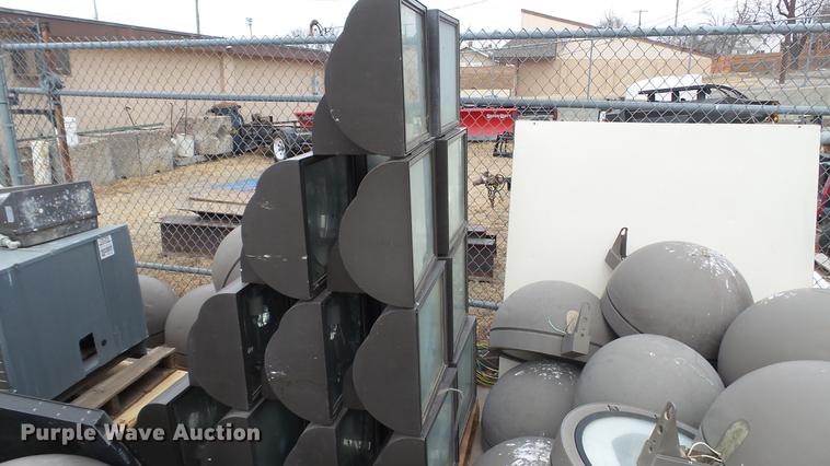 image for item DT9460 Approximately 100 sodium lights