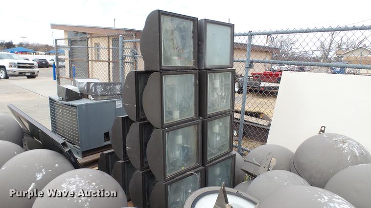 image for item DT9460 Approximately 100 sodium lights