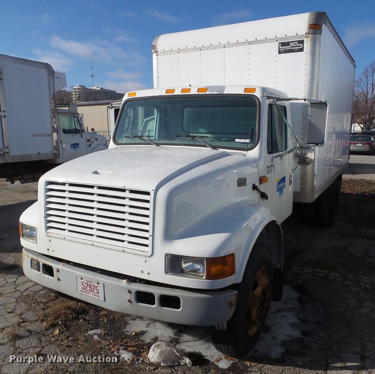 image for item DZ9196 2001 International 4700 box truck