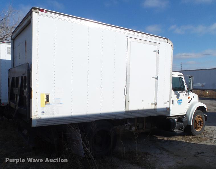 image for item DZ9196 2001 International 4700 box truck
