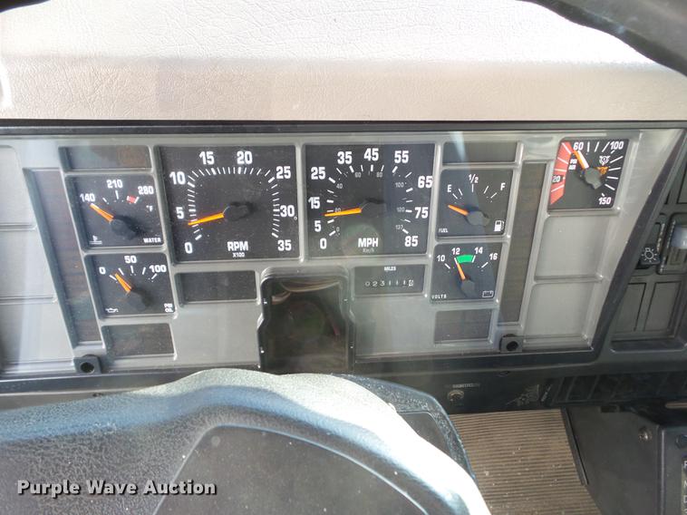 image for item DZ9196 2001 International 4700 box truck