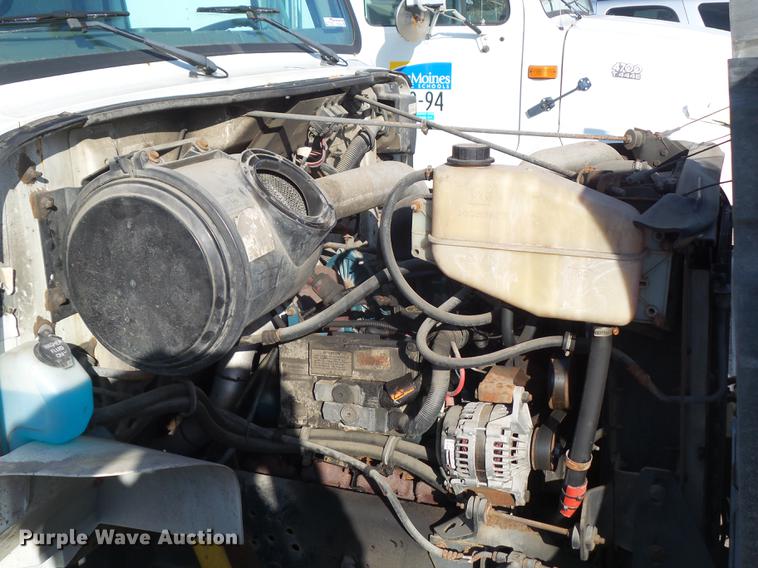 image for item DZ9196 2001 International 4700 box truck