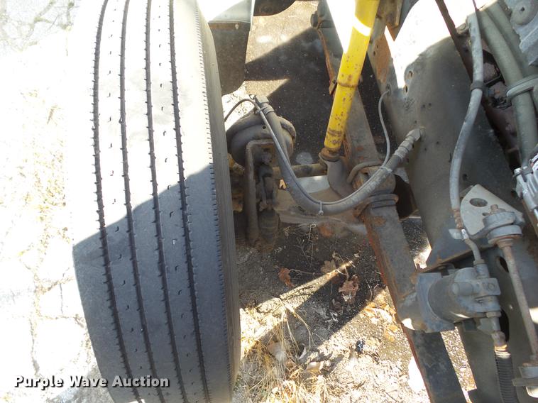 image for item DZ9196 2001 International 4700 box truck