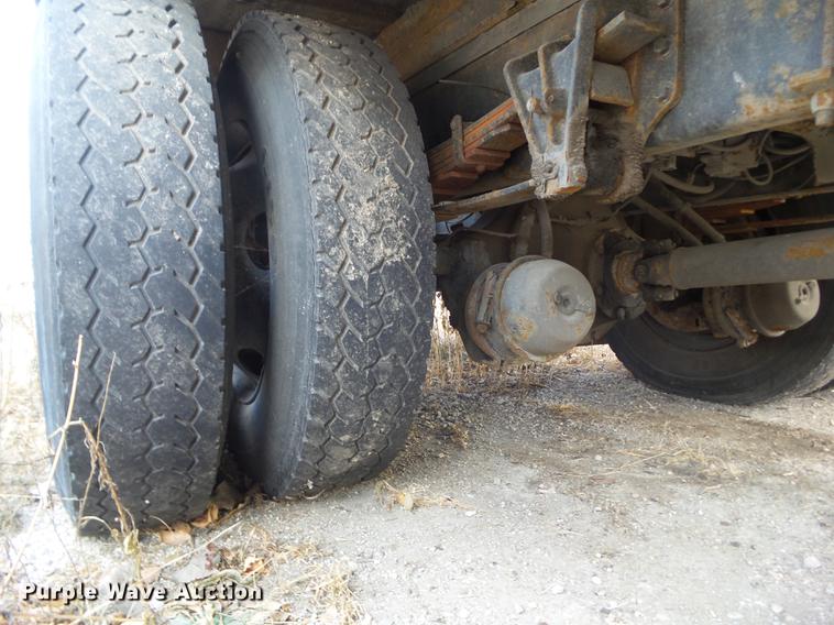 image for item DZ9196 2001 International 4700 box truck