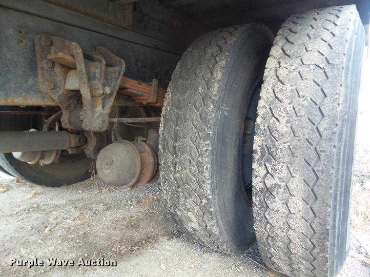 image for item DZ9196 2001 International 4700 box truck