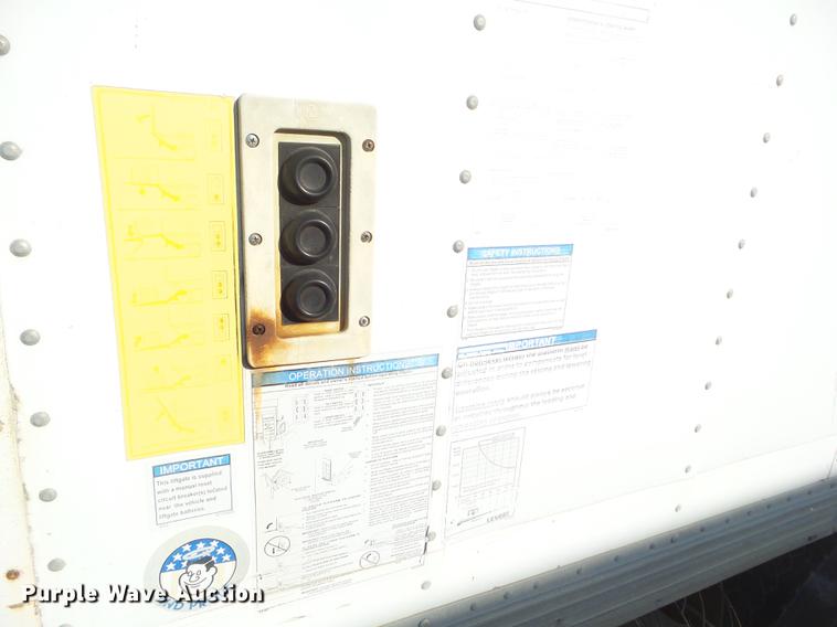 image for item DZ9196 2001 International 4700 box truck