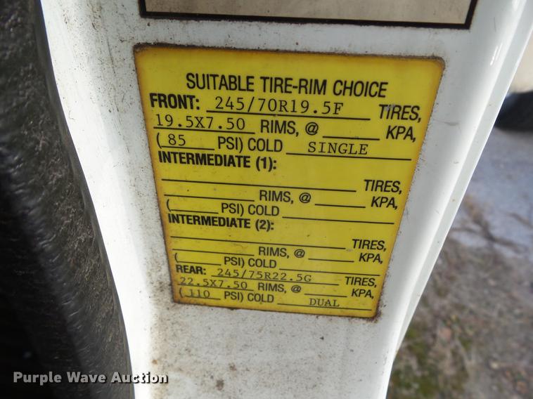 image for item DZ9196 2001 International 4700 box truck