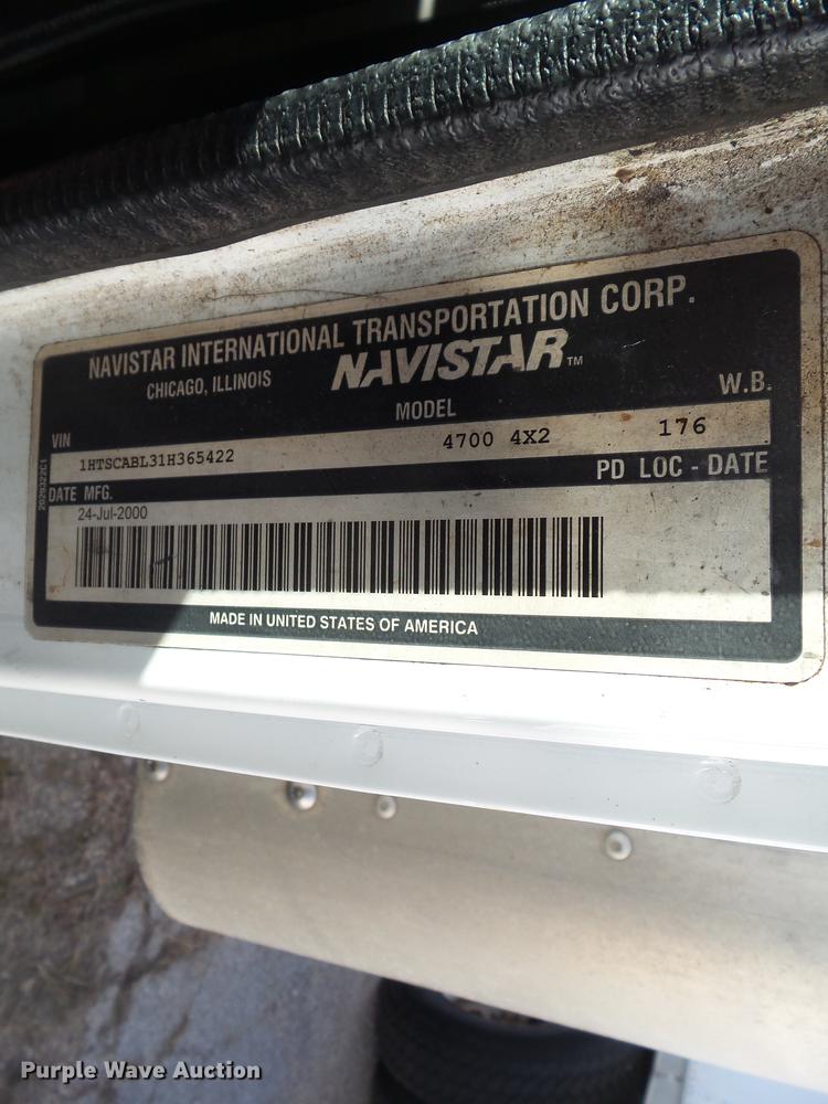 image for item DZ9196 2001 International 4700 box truck