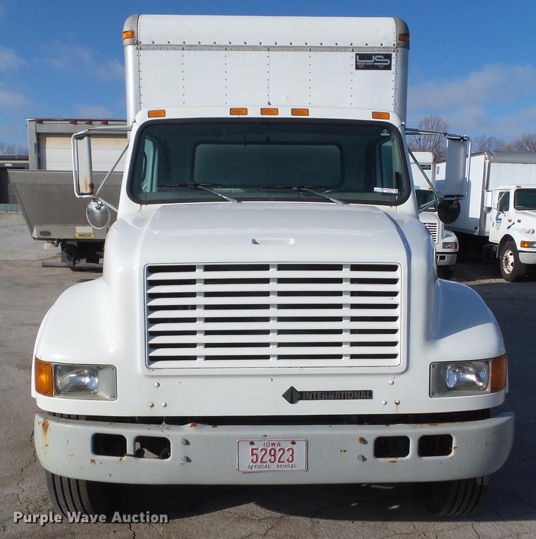 image for item DZ9197 2001 International 4700 box truck