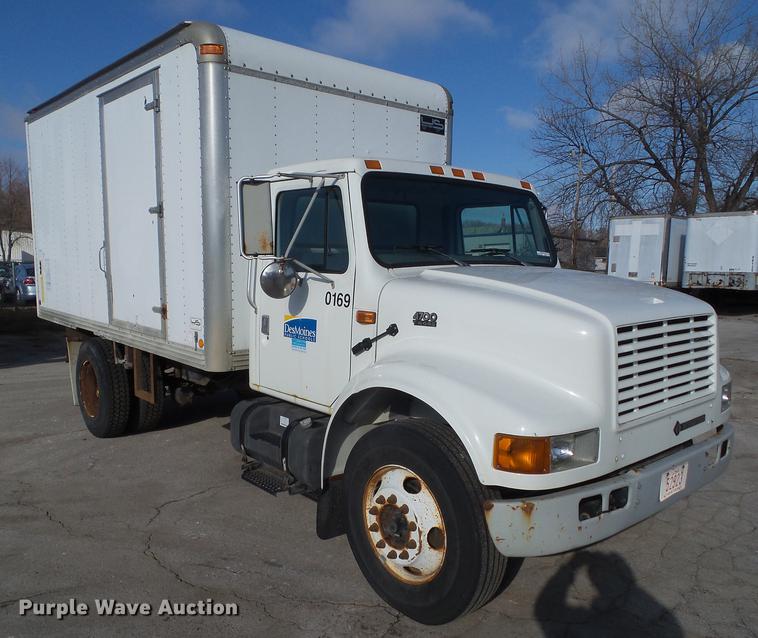 image for item DZ9197 2001 International 4700 box truck