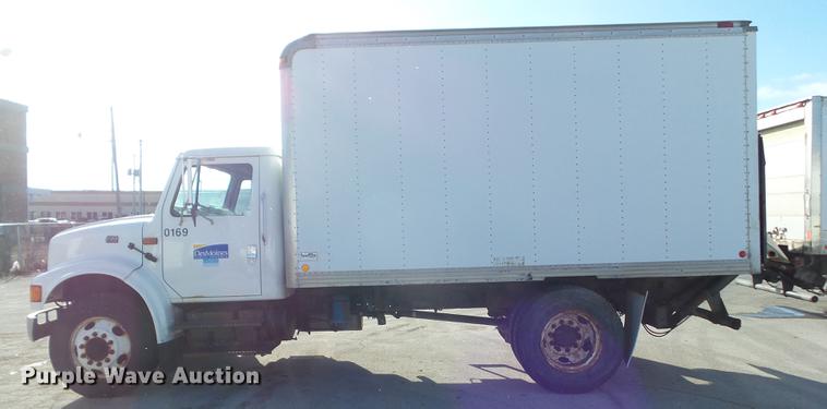 image for item DZ9197 2001 International 4700 box truck