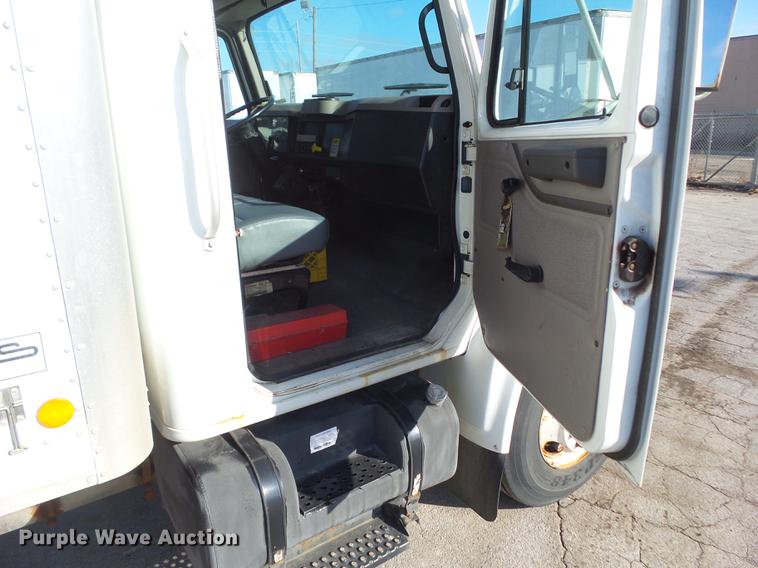 image for item DZ9197 2001 International 4700 box truck