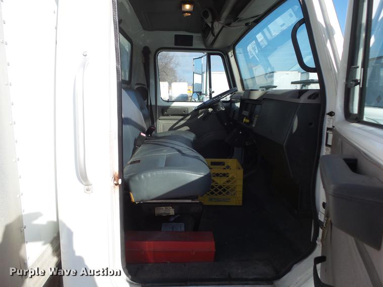 image for item DZ9197 2001 International 4700 box truck