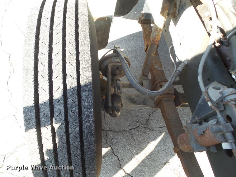 image for item DZ9197 2001 International 4700 box truck