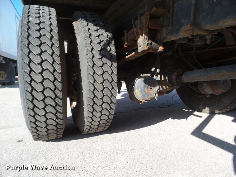 image for item DZ9197 2001 International 4700 box truck