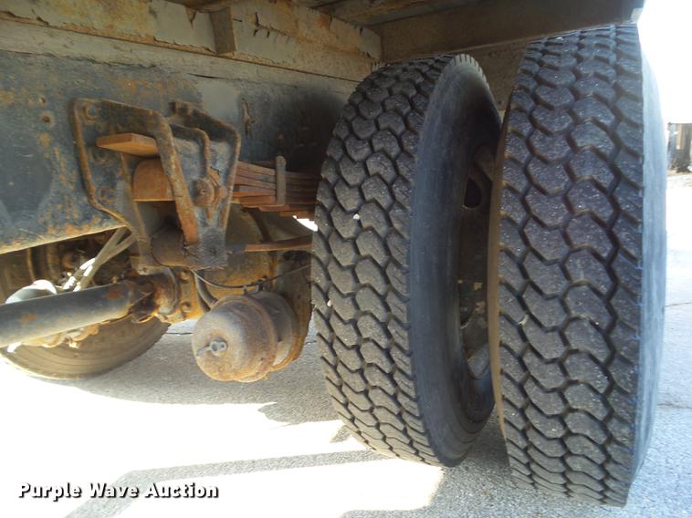 image for item DZ9197 2001 International 4700 box truck