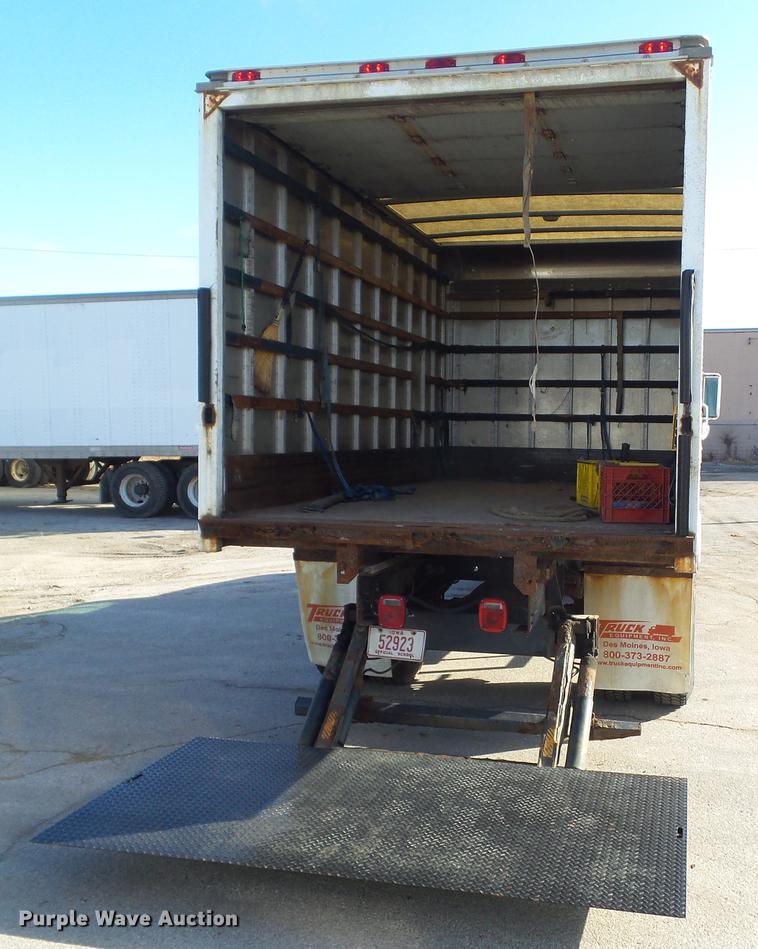 image for item DZ9197 2001 International 4700 box truck